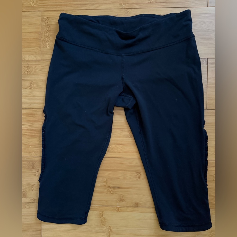 Lululemon Women’s Capri Athletic Black Leggings Size 8 Zip Pocket